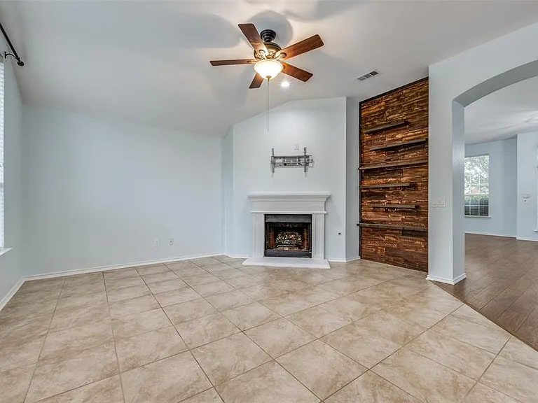 1617 Redwood Dr — Photo 10