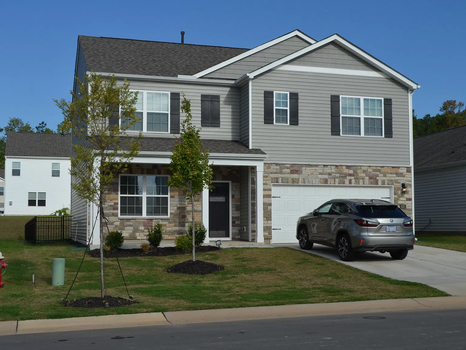 5 bed, 3.0 bath, 2600 sqft, $2,500 — Photo 3