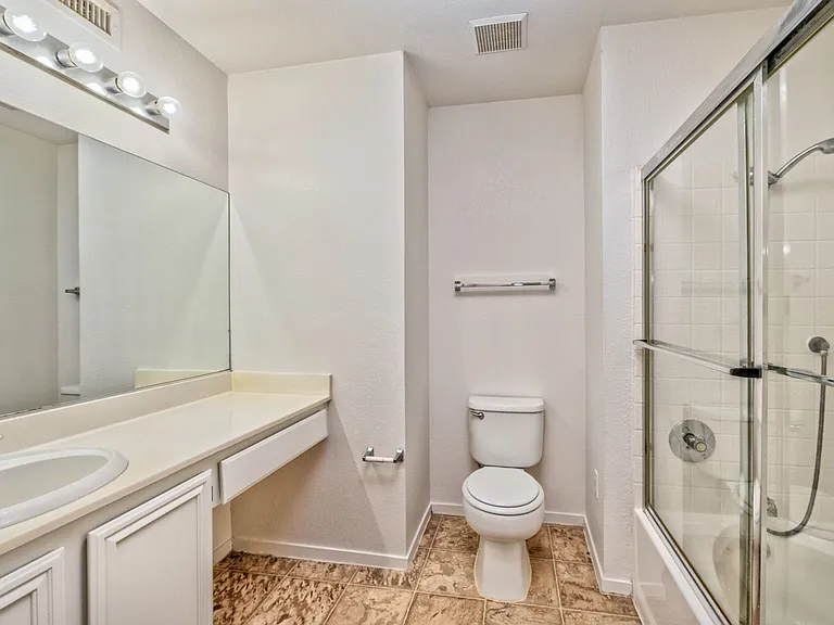 8070 W Russell Rd #2030 — Photo 4
