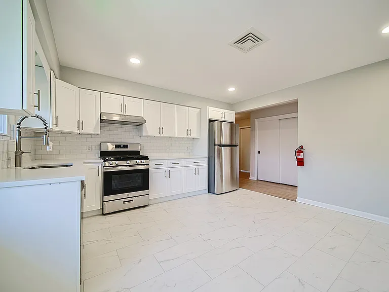 1227 Inwood Ter #2F — Photo 2