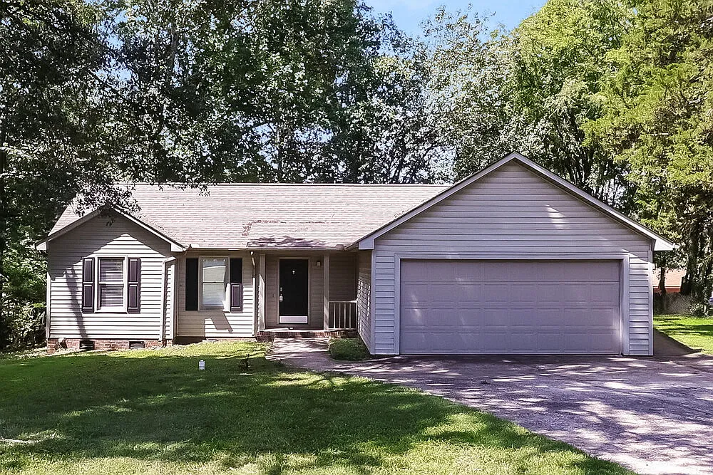 3 bed, 2.0 bath, 1202 sqft, $1,870 — Photo 1