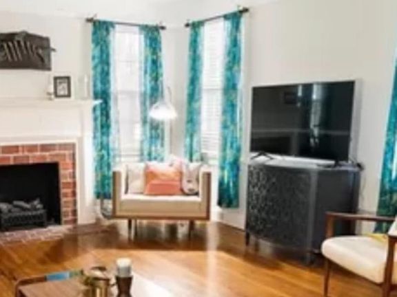 50" LARGE SCREEN TV LIVING ROOM