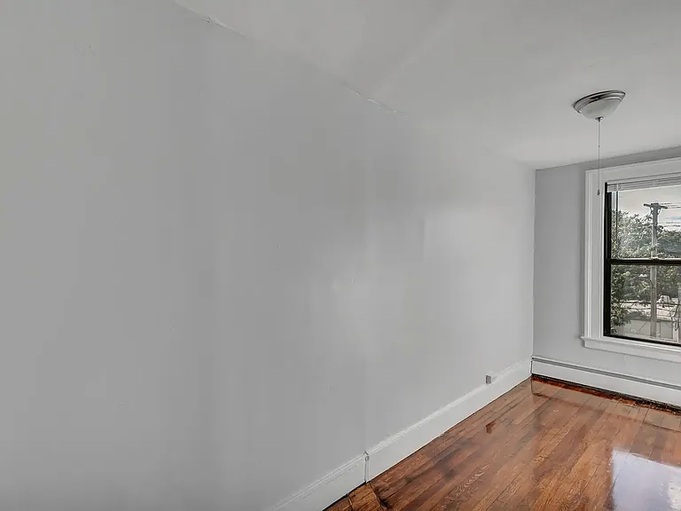 33 Howe St #3R — Photo 12