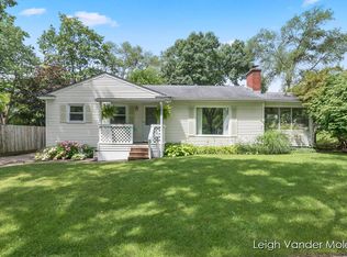 1549 Cambridge Dr SE, Grand Rapids, MI