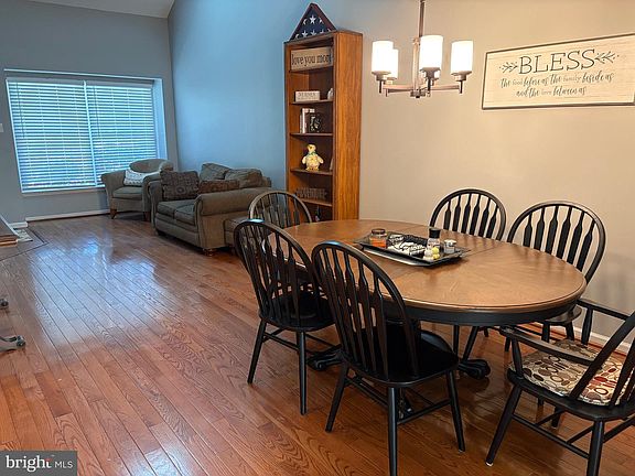 4th image of 4 Willow Ct
