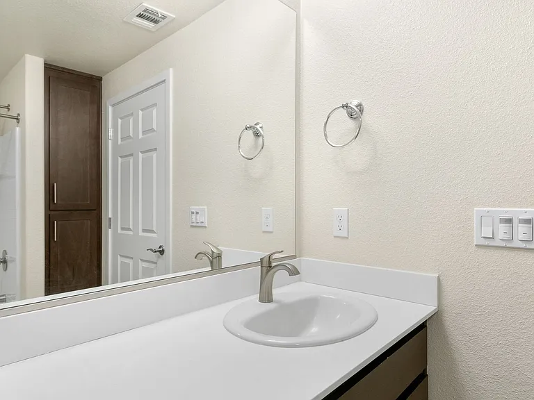 Luxe Ripon Apartments — Photo 31