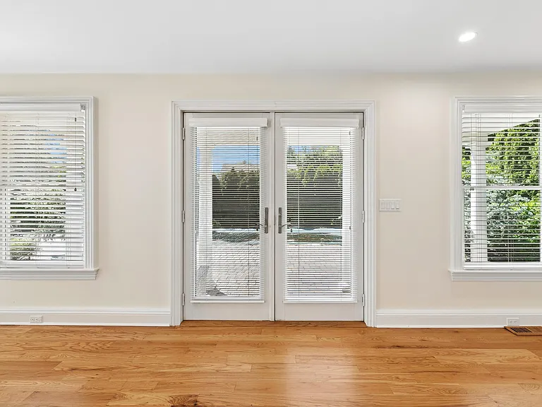 305 Captain Kidd Dr — Photo 8