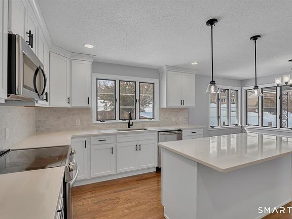 4th image of 909 Randolph Road