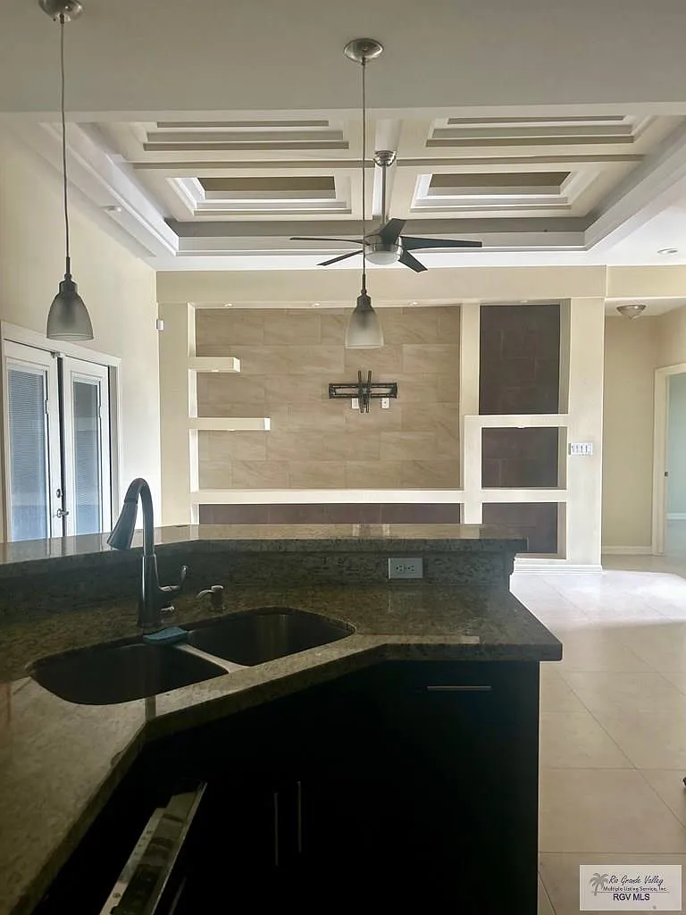 3 bed, 2.5 bath, 1632 sqft, $2,300 — Photo 4