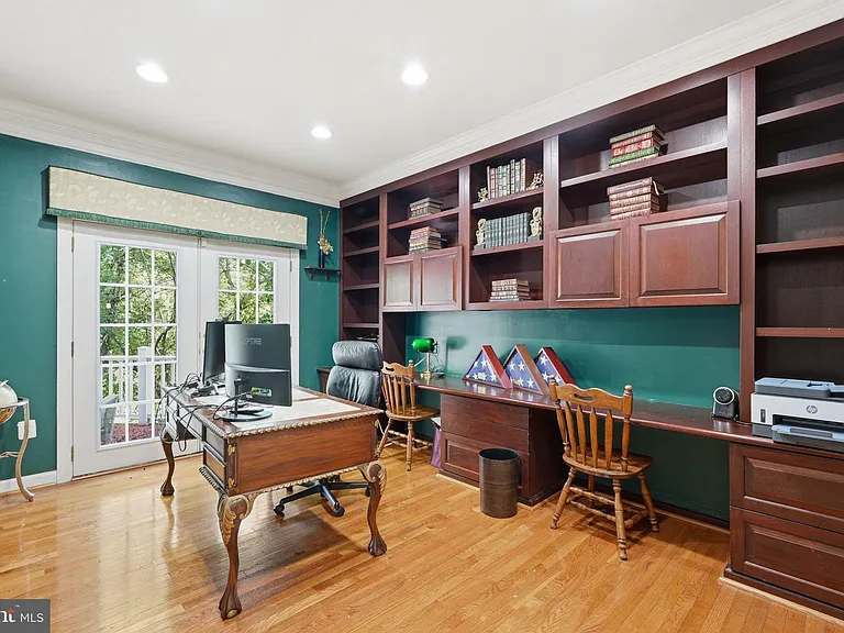1072 Safa St — Photo 22