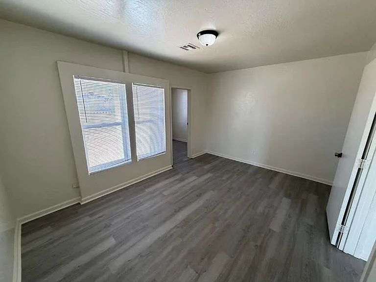 1010 N Park Ave — Photo 11