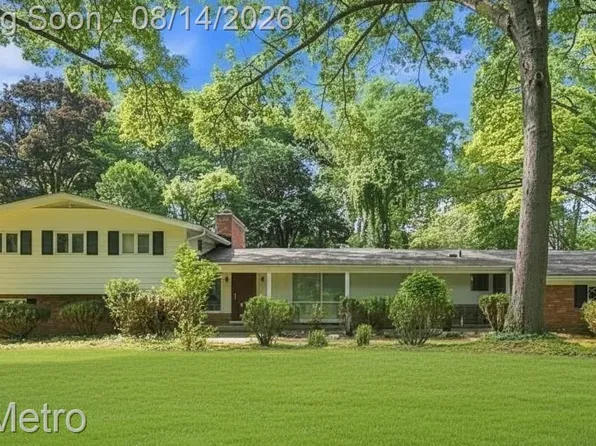 4966 Whispering Pine Ln, Bloomfield Hills, MI 48302