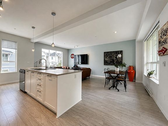 5th image of 8335 Nelson St #28