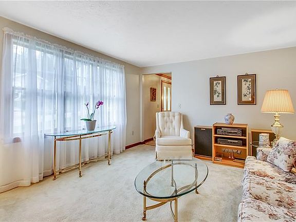 3rd image of 301 Laurelwood Dr