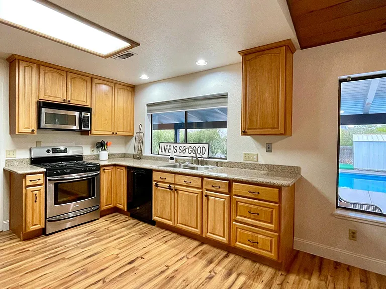 3640 Elizabeth Way — Photo 18