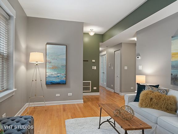 3rd image of 4341.5 N Sacramento Ave #1