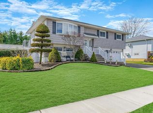 52 Jefferson Pl, Massapequa, NY 11758