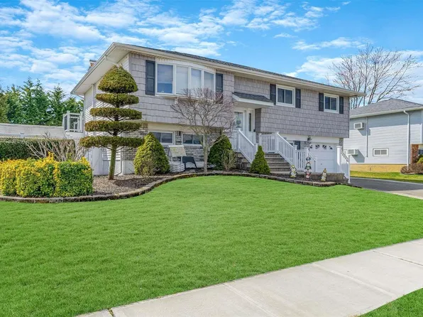 52 Jefferson Place, Massapequa, NY 11758