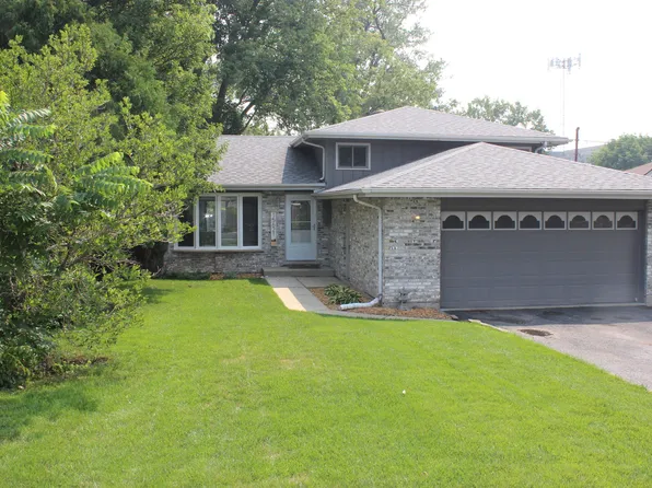 15621 Lamon Ave, Oak Forest, IL 60452