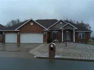 1731 W Village Ln, Springfield, MO 65807