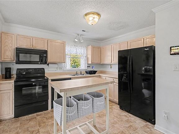 5th image of 3904 Riverdale Dr