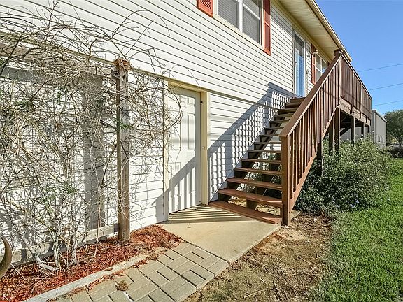 2nd image of 105 Meadowlark Dr
