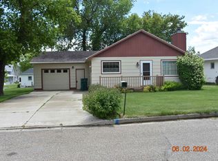 126 3rd Ave NW, Garrison, ND 58540