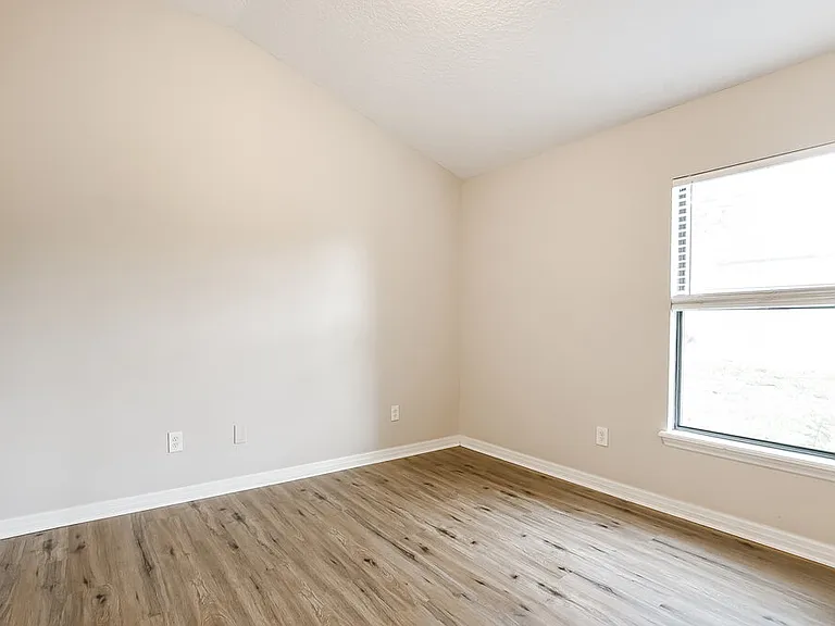348 Ashton Woods Ln — Photo 12