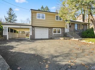 30 Grand Ave, Park Ridge, NJ 07656