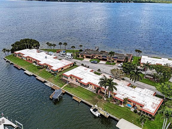 3rd image of 3848 Catalina Dr #129