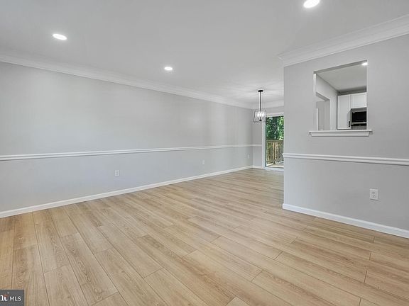 5th image of 7347 Foxboro Ln
