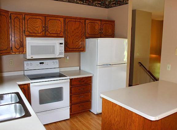 5th image of 208 11th St N