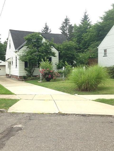 Front yard view