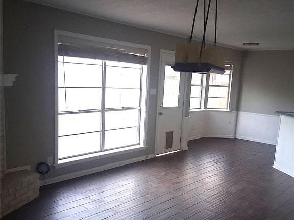 3rd image of 2 Woodcliff Dr
