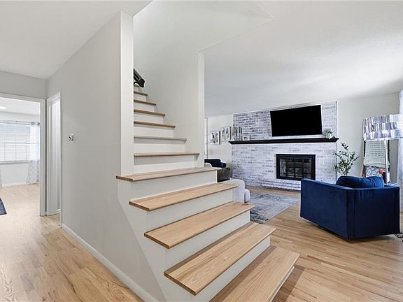 4th image of 9665 Wedd St