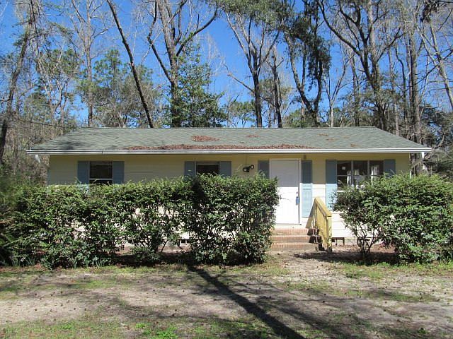 1st image of 46 Crestwood Dr