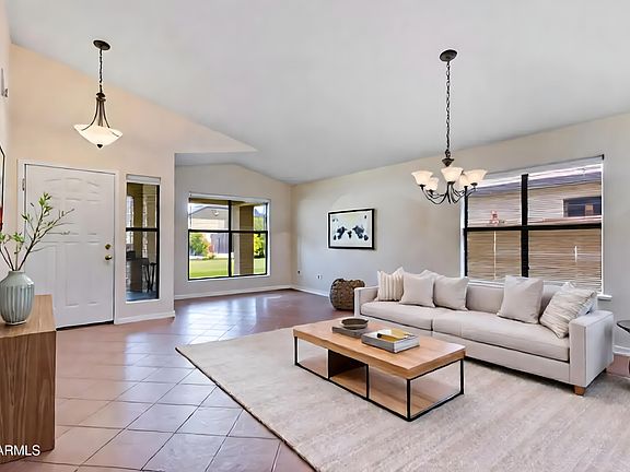 5th image of 12913 W WILSHIRE Drive