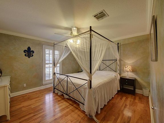 EXAMPLE OF FURNISHED ROOM #3