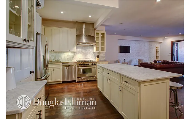 Rented by Douglas Elliman | media 17
