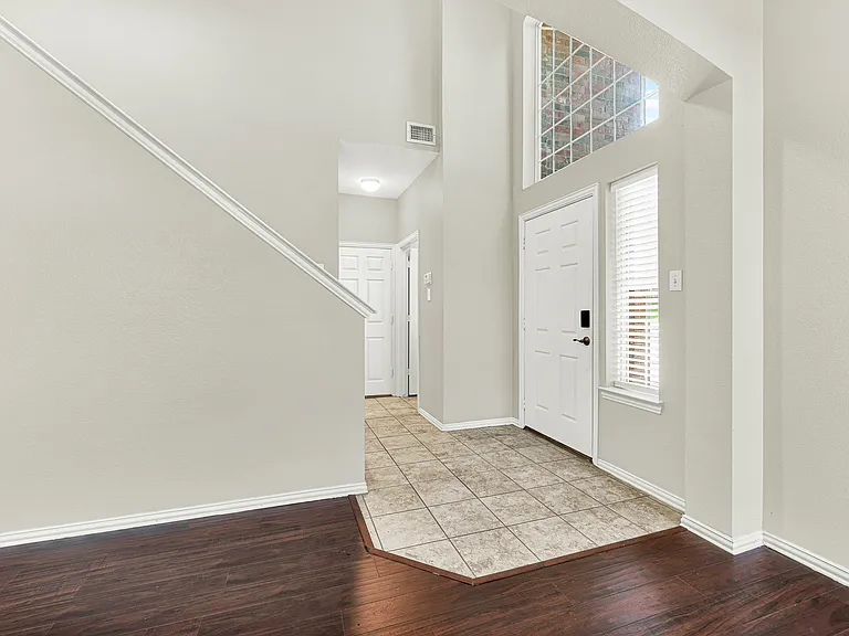 4450 Sharpsburg Dr — Photo 7