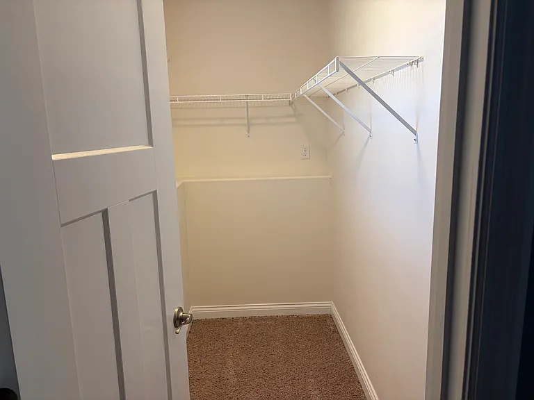483 Honeysuckle Creek Dr — Photo 9