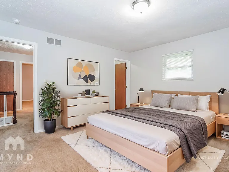 566 Presidential Way — Photo 4