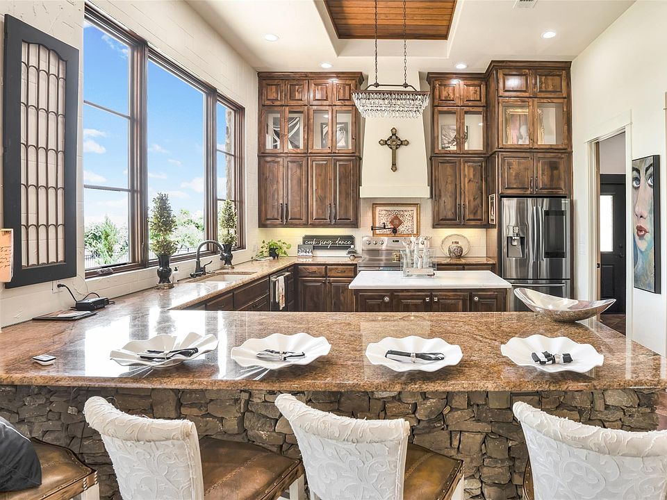 1st image of 601 Strada Luca