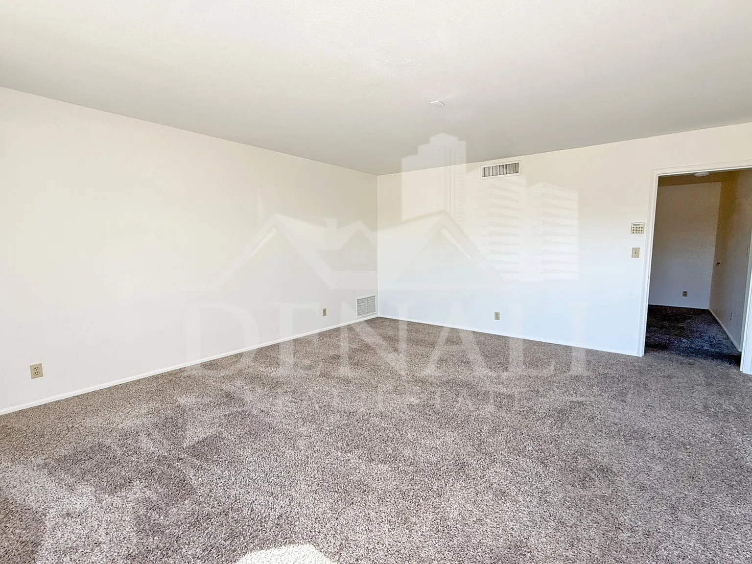 4 bed, 2.0 bath, 1968 sqft, $2,695 — Photo 3