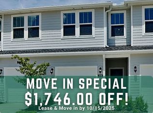 590 Holly Lakes Dr, Orange Park, FL 32073