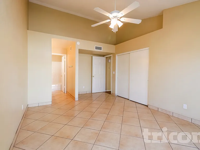 102 W Ivyglen St — Photo 9
