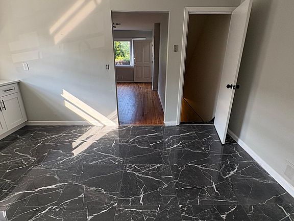 2nd image of 919 Chandler Ave #1R