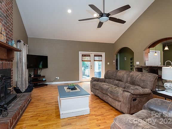 4th image of 2722 Hallman Dr
