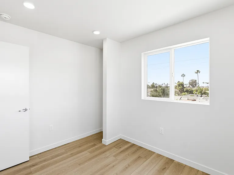 7655 1/2 S San Pedro St #102 — Photo 5
