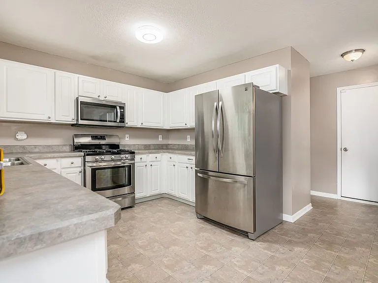 8607 Clover Glade Dr — Photo 14